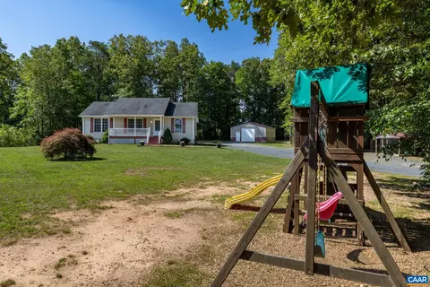 Exterior - 115 Windsor Pl, Buckingham, VA 23921 photo 5 of 13