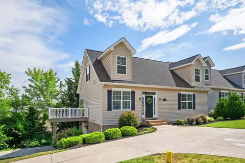 327 Blue Stone Hills Dr, Harrisonburg, VA 22801