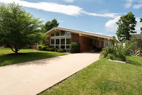 1921 N Talbott Pl N, Waynesboro, VA 22980