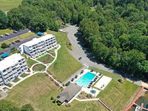 1085 Bluewater Dr #207, Moneta, VA 24121