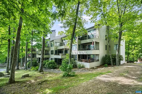 312 Dobie Ln, Roseland, VA 22967