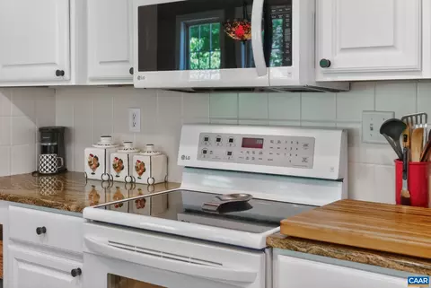 Kitchen - 281 Jefferson Dr, Palmyra, VA 22963 photo 5 of 7