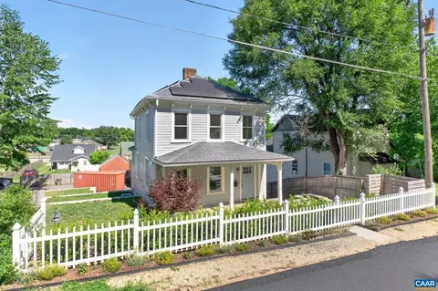433 N Winchester Ave N, Waynesboro, VA 22980