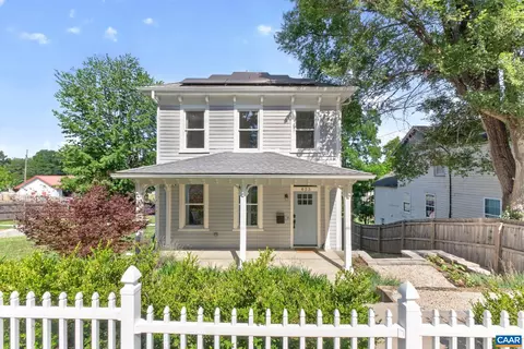 433 N Winchester Ave N, Waynesboro, VA 22980