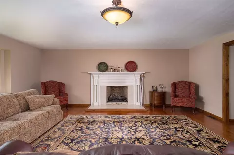 Living - 229 Summerdean Rd, Middlebrook, VA 24459 photo 7 of 8
