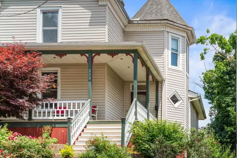 223 N Madison Pl N, Staunton, VA 24401