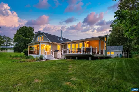 542 Buttermilk Spg, Staunton, VA 24401
