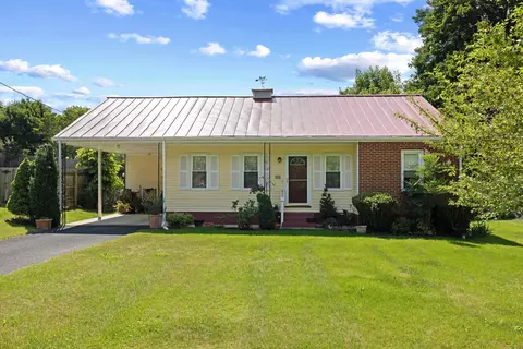 506 College Cir, Staunton, VA 24401