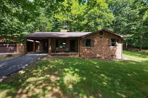 2416 Newport Rd, Shenandoah, VA 22849