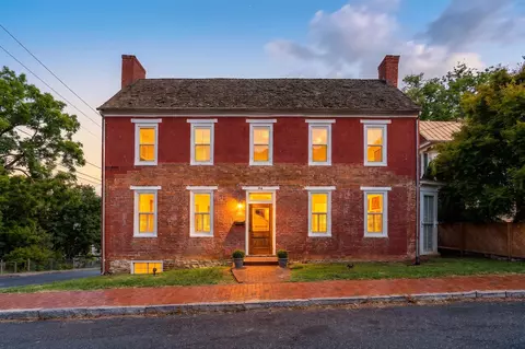 26 Fayette St, Staunton, VA 24401