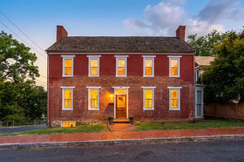 26 Fayette St, Staunton, VA 24401