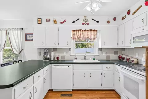 Kitchen - 21 Stuart Ave, Stuarts Draft, VA 24477 photo 4 of 12