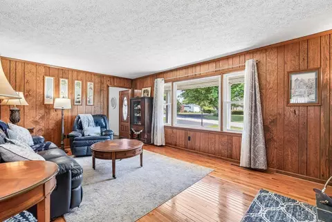 Living - 21 Stuart Ave, Stuarts Draft, VA 24477 photo 1 of 4