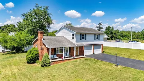 21 Stuart Ave, Stuarts Draft, VA 24477