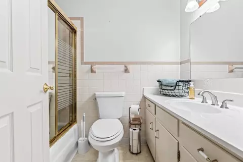 Bath - 21 Stuart Ave, Stuarts Draft, VA 24477 photo 3 of 3