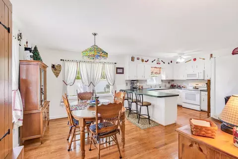 Dining - 21 Stuart Ave, Stuarts Draft, VA 24477 photo 4 of 4