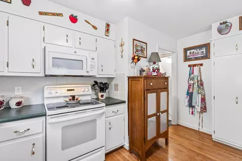 Kitchen - 21 Stuart Ave, Stuarts Draft, VA 24477 photo 9 of 12
