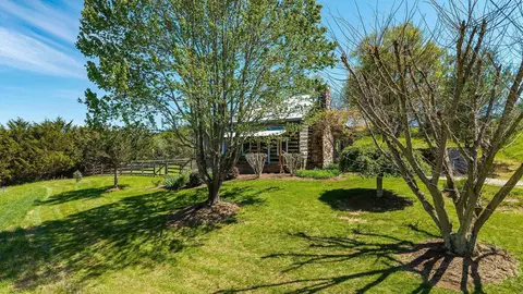 1772 Newport Rd, Raphine, VA 24472 photo 3