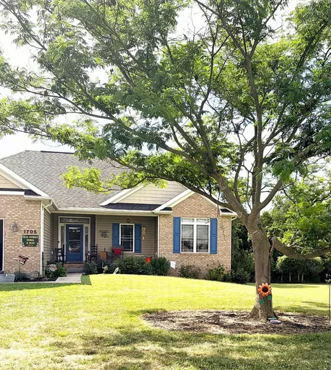 1705 Holly Ave, Grottoes, VA 24441