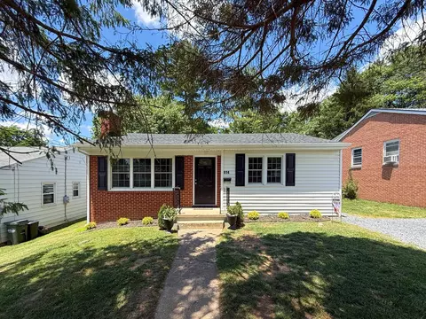 814 Adams St, Staunton, VA 24401
