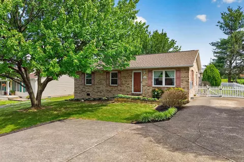 229 1st St, Broadway, VA 22815