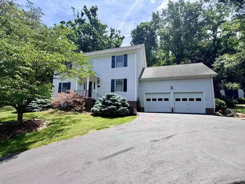 818 E Beverley St E, Staunton, VA 24401