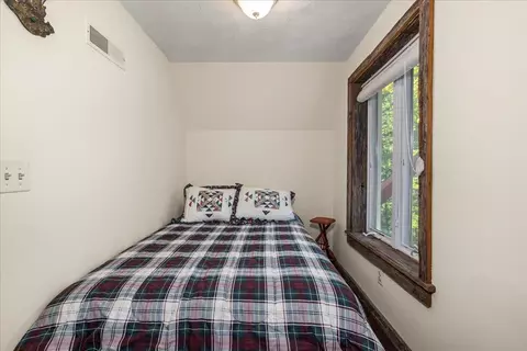 Bedroom - 6602 Middlebrook Rd, Middlebrook, VA 24459 photo 6 of 6