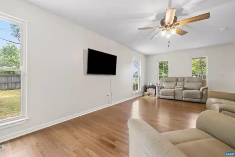 Living - 21 Workman Ct, Palmyra, VA 22963 photo 3 of 5