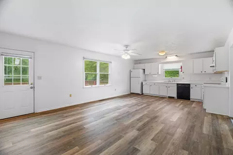 1316 E Main St E, Waynesboro, VA 22980 photo 4