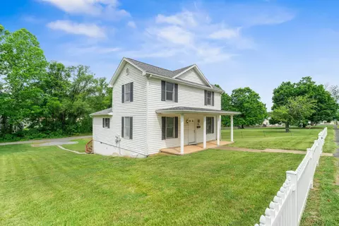 1316 E Main St E, Waynesboro, VA 22980 photo 2