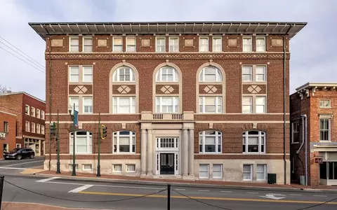 41 N Augusta St N, Staunton, VA 24401