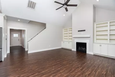 Living - 20 Kiley Ln, Stuarts Draft, VA 24477 photo 2 of 4