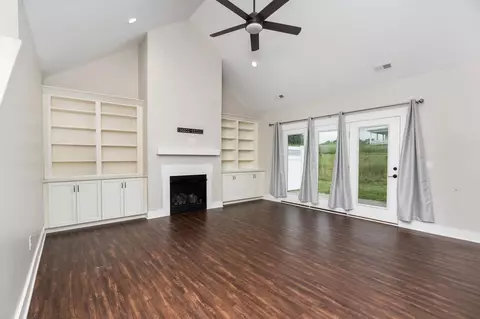 Living - 20 Kiley Ln, Stuarts Draft, VA 24477 photo 1 of 4