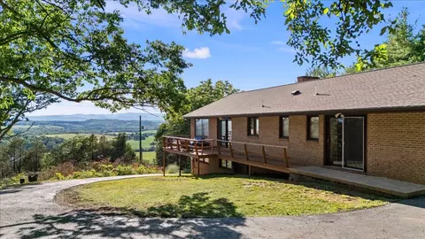 1691 Webb Ln, Mount Crawford, VA 22841