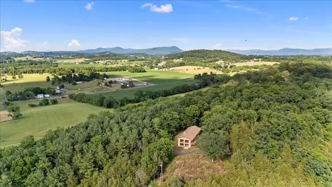 1691 Webb Ln, Mount Crawford, VA 22841