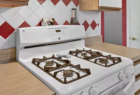 Kitchen - 180 Sunset Dr, Dayton, VA 22821 photo 4 of 6