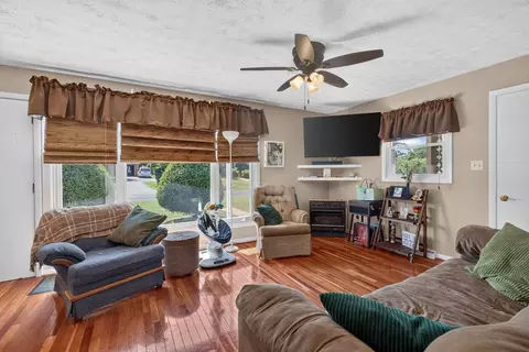 Living - 180 Sunset Dr, Dayton, VA 22821 photo 2 of 3