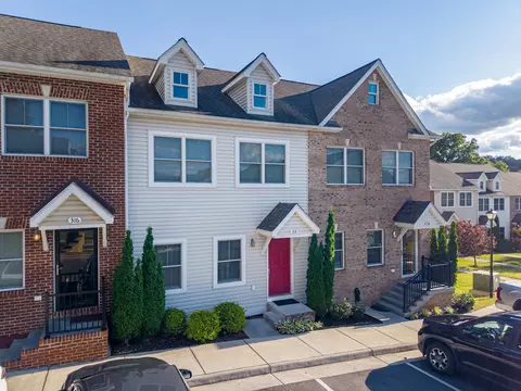 318 Sapphire Dr, Harrisonburg, VA 22801