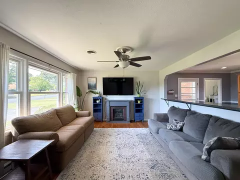Living - 39 View Dr, Stuarts Draft, VA 24477 photo 2 of 3