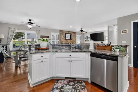 Kitchen - 25 Meriwether Cir, Stuarts Draft, VA 24477 photo 5 of 5