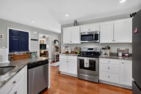 Kitchen - 25 Meriwether Cir, Stuarts Draft, VA 24477 photo 4 of 5
