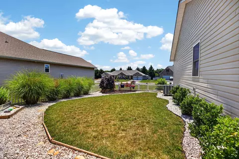 Exterior - 25 Meriwether Cir, Stuarts Draft, VA 24477 photo 7 of 9