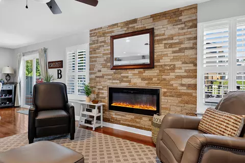 Living - 25 Meriwether Cir, Stuarts Draft, VA 24477 photo 2 of 4