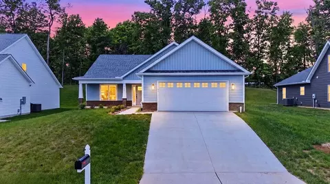 227 Lindburgh Dr, Waynesboro, VA 22980