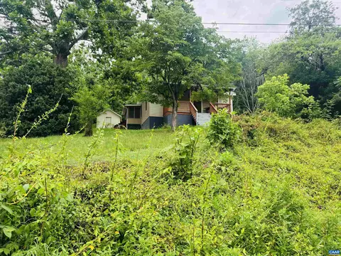 Exterior - 1924 E Main St E, Waynesboro, VA 22980 photo 3 of 21