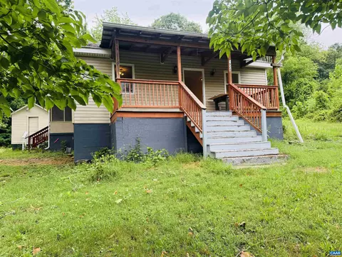 1924 E Main St E, Waynesboro, VA 22980