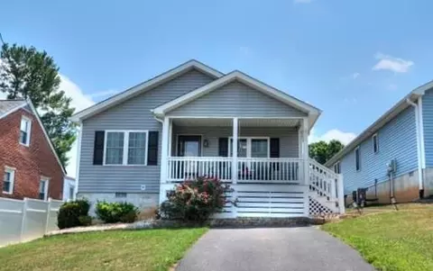 611 C St, Staunton, VA 24401