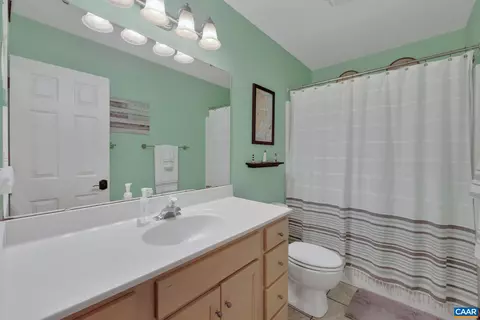 Bath - 40 Brougham Rd, Palmyra, VA 22963 photo 2 of 2