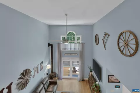 Entry Way - 40 Brougham Rd, Palmyra, VA 22963 photo 2 of 4
