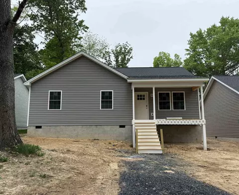 1221 Jackson Ave, Waynesboro, VA 22980